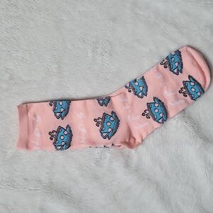 NWOT, FRIENDS Pink Coffee Mug Crew Socks!
